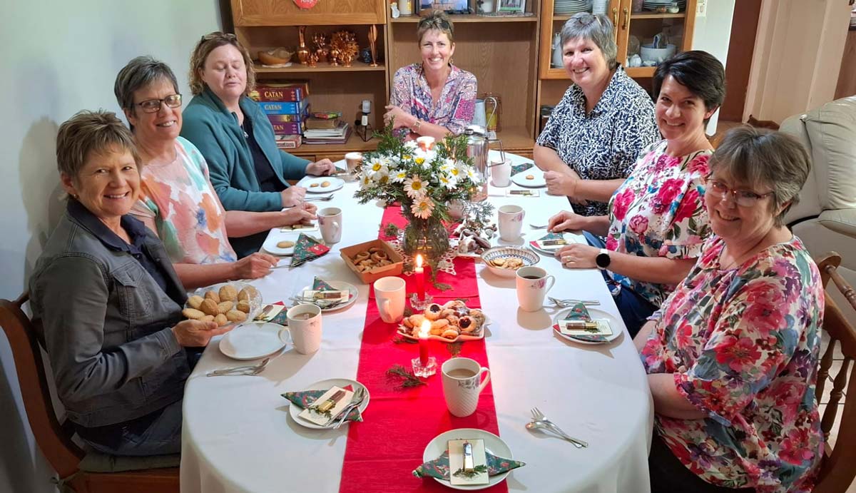 Frauen Tee Trinken Gottes Wort als tägliches Brot - Antje Damaske über die Bedeutung der Bibelstunde Frauen Tee Trinken